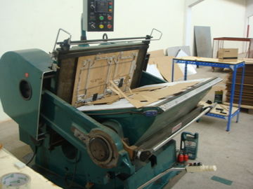 Oluklu mukavva manuel düz katlama ve kalıp kesme makinesi 5.5kw / 7.5kw